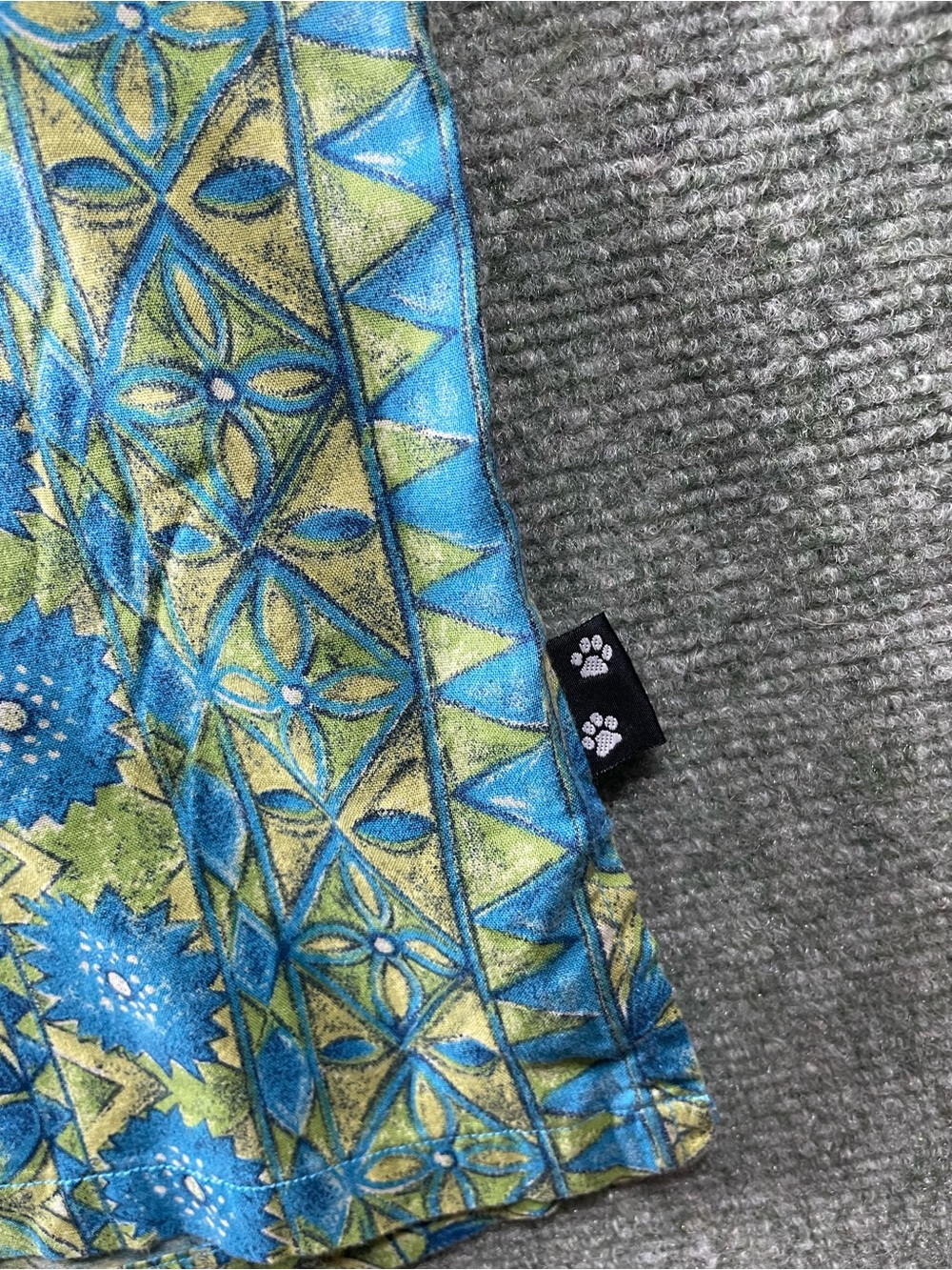 Men's Short-Sleeve Button-Down Shirt in Blue and Green floral Print - Picture 5 of 9